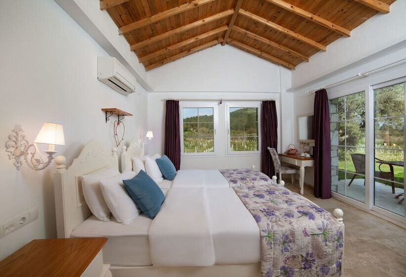 اتاق لوکس, Vinifera Vineyards