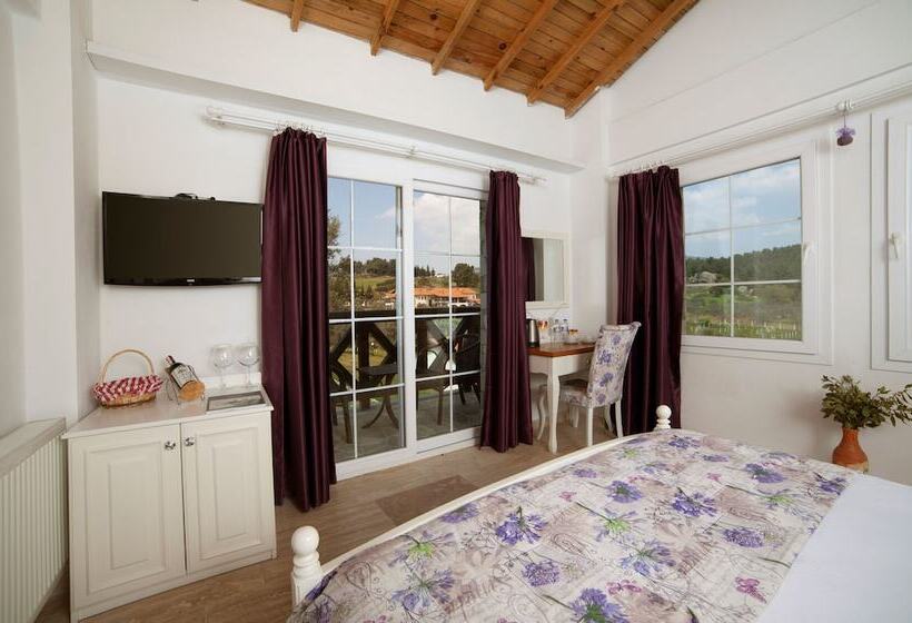 اتاق لوکس, Vinifera Vineyards