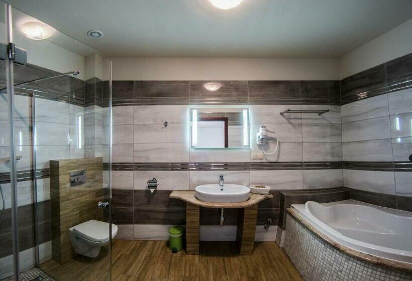 غرفة قياسية, Złote Arkady