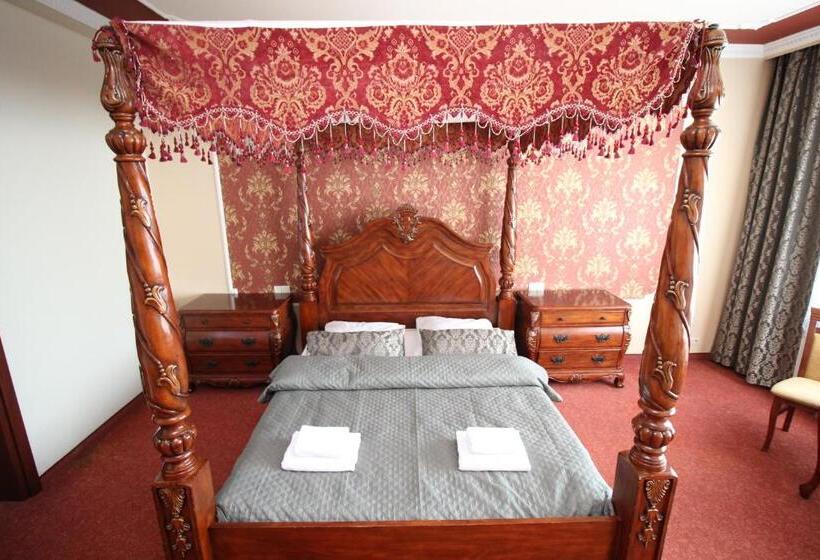 شقة غرفة واحدة, Złote Arkady