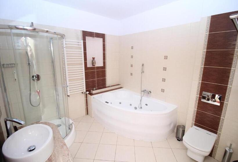 شقة غرفة واحدة, Złote Arkady