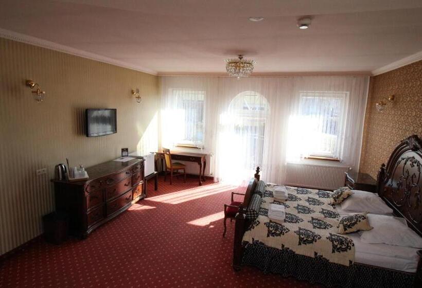 شقة غرفة واحدة, Złote Arkady