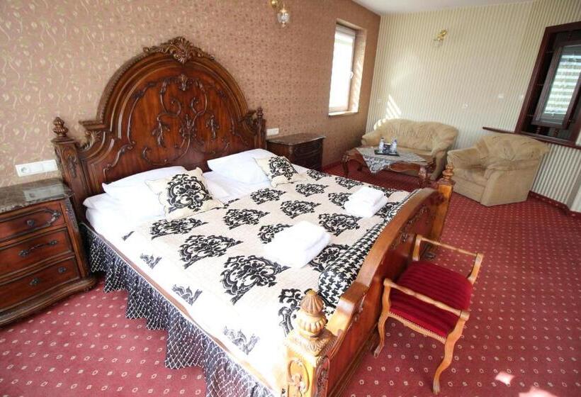 شقة غرفة واحدة, Złote Arkady