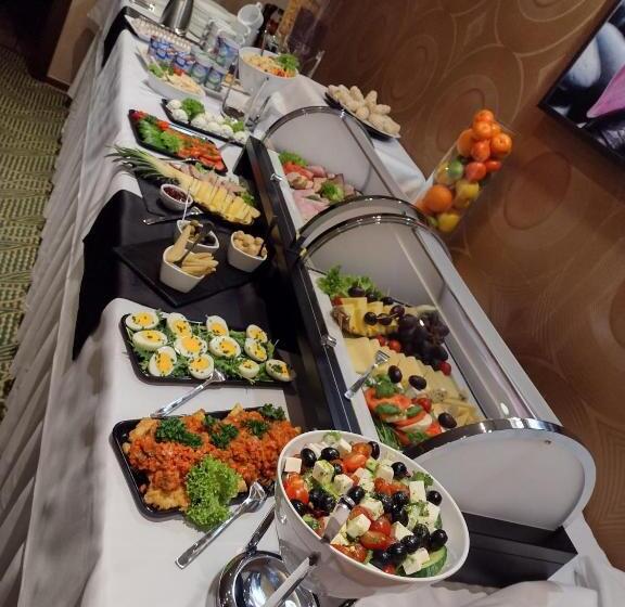 شقة غرفة واحدة, Złote Arkady