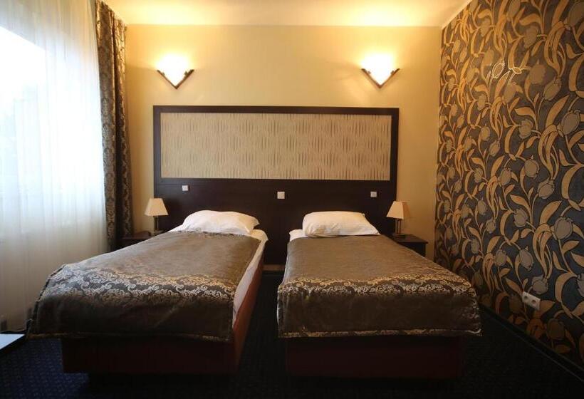 غرفة قياسية, Złote Arkady