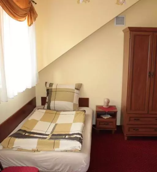 اتاق استاندارد یک نفره, Zajazd Skorpion B&b
