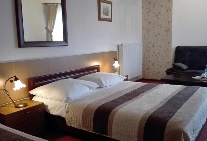 标准间, Zamek Camelot