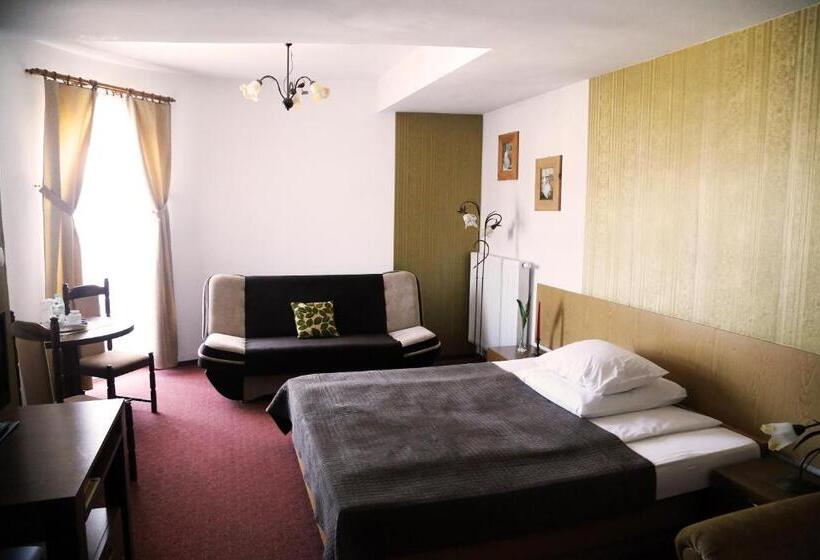 标准间, Zamek Camelot