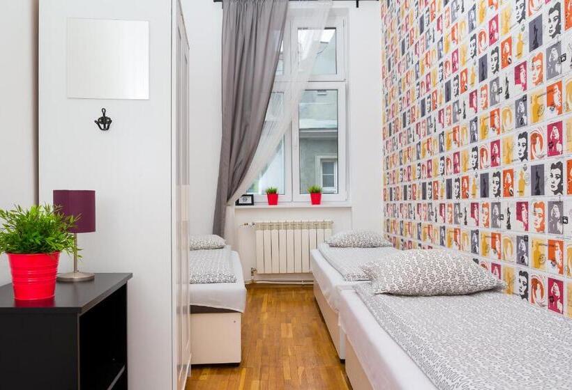 스탠다드 트리픔 룸 공동욕실, Retro Hostel