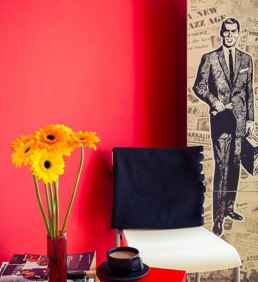 스탠다드 4인용 룸 공용 욕실, Retro Hostel