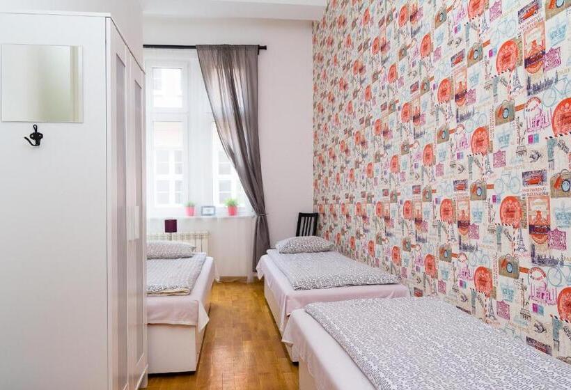Трехместный Номер Стандарт Совместная Ванная, Retro Hostel