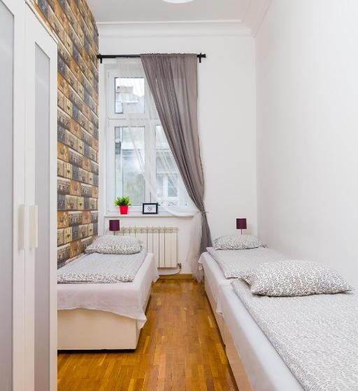 스탠다드 트리픔 룸 공동욕실, Retro Hostel