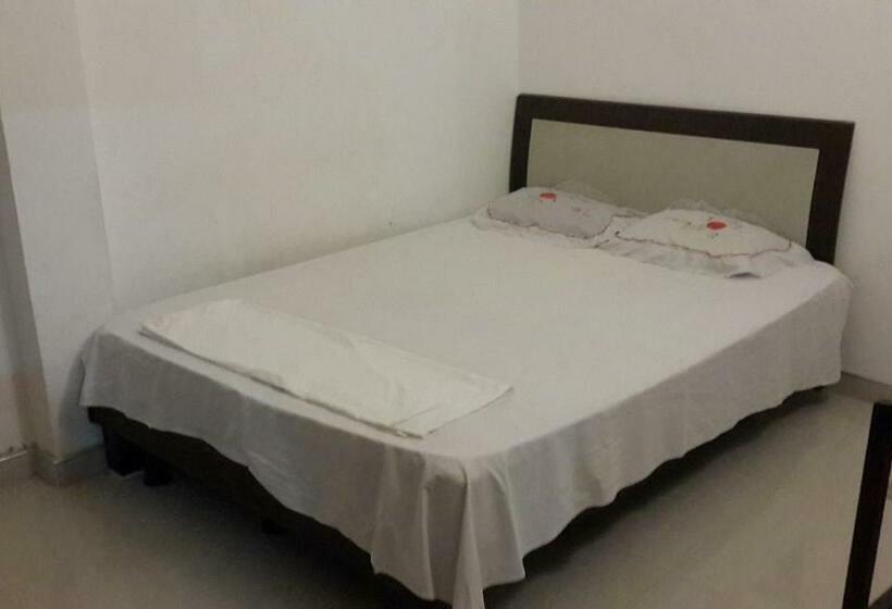 Cameră Standard, Hector House