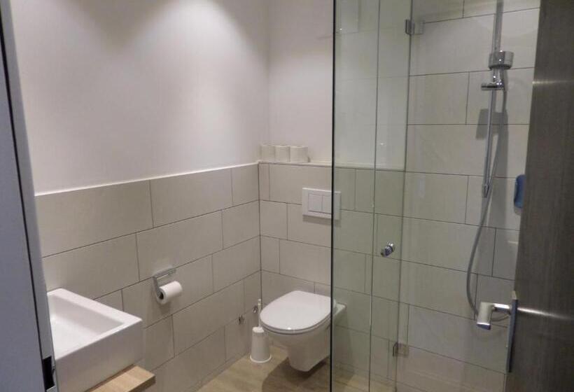 バルコニー付きスタンダードトリプルルーム, Pension Rainer