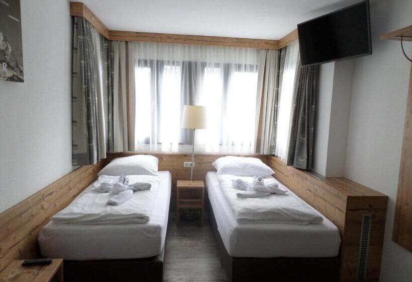 バルコニー付きスタンダードトリプルルーム, Pension Rainer