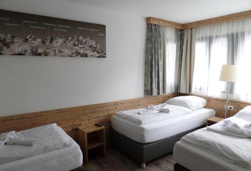 バルコニー付きスタンダードトリプルルーム, Pension Rainer