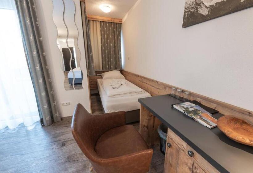 バルコニー付きスタンダードトリプルルーム, Pension Rainer