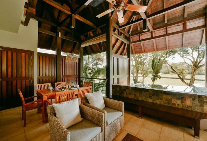سوییت پرستیژ, Anahita Golf & Spa Resort