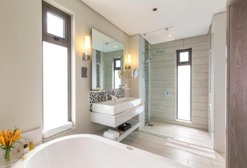 Junior Suite cu Priveliște spre Gradină, Anahita Golf & Spa Resort