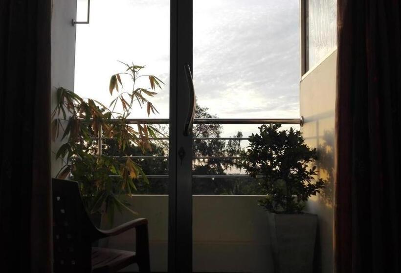 غرفة قياسية مزوَّدة بشُرفة, Sacred City Tourist Resort