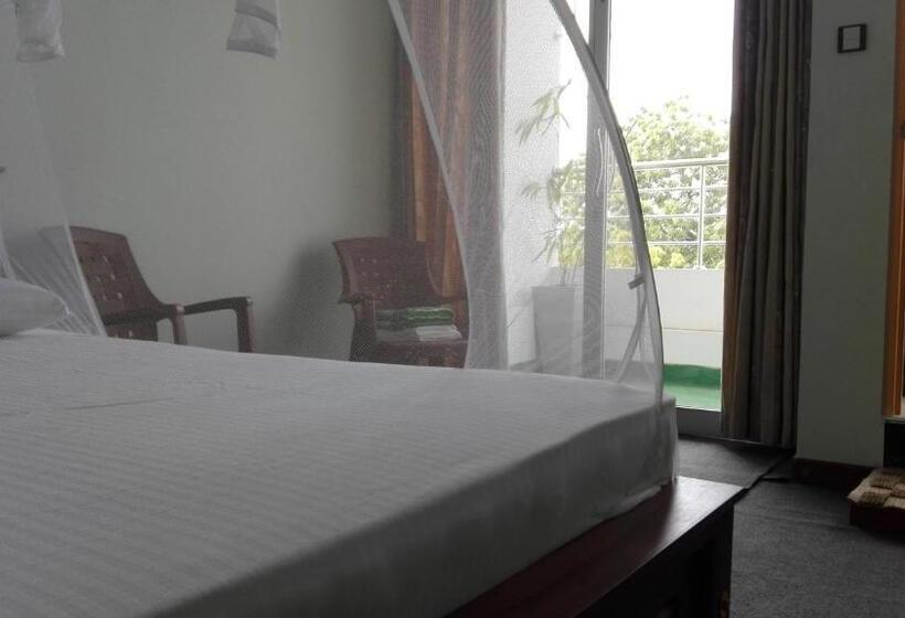 غرفة قياسية مزوَّدة بشُرفة, Sacred City Tourist Resort