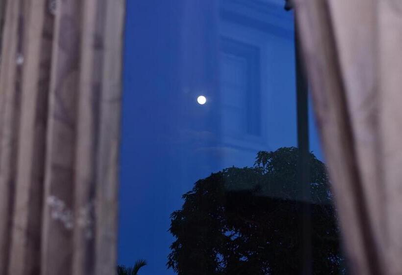 غرفة قياسية ثلاثية, Sacred City Tourist Resort