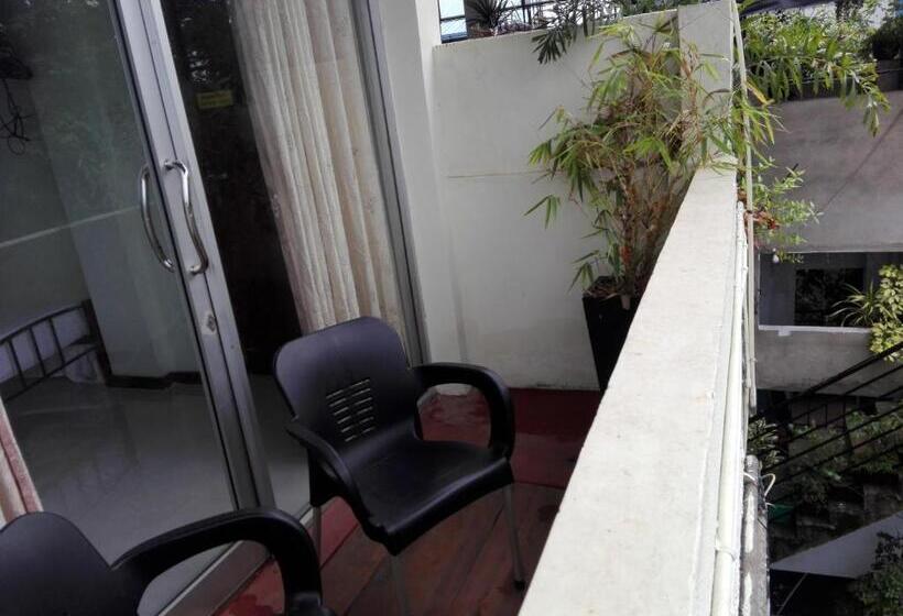 غرفة قياسية ثلاثية, Sacred City Tourist Resort