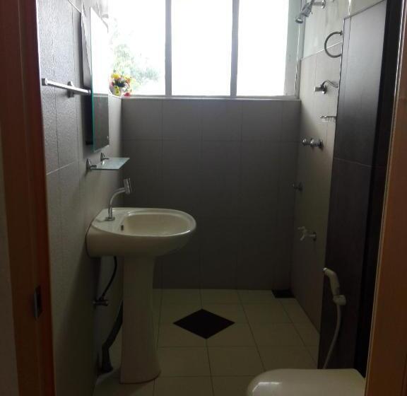 غرفة قياسية ثلاثية, Sacred City Tourist Resort