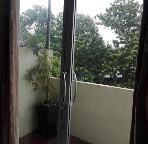 غرفة قياسية ثلاثية, Sacred City Tourist Resort