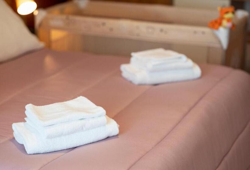 חדר סטנדרט לשלושה עם מרפסת, D Atri