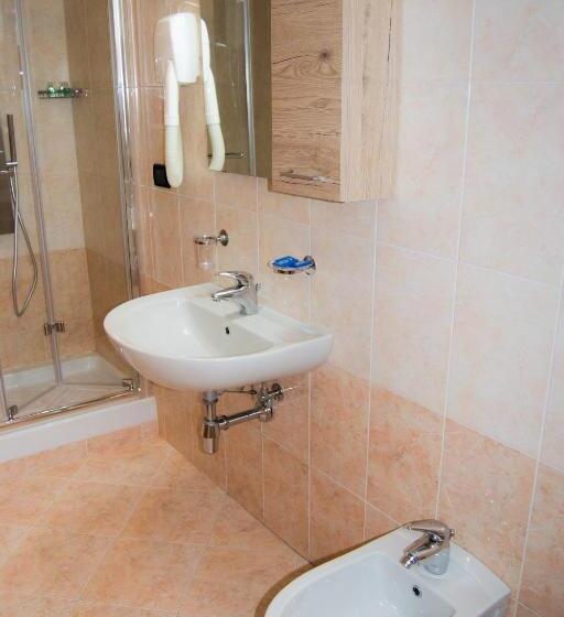 חדר סטנדרט לשלושה עם מרפסת, D Atri