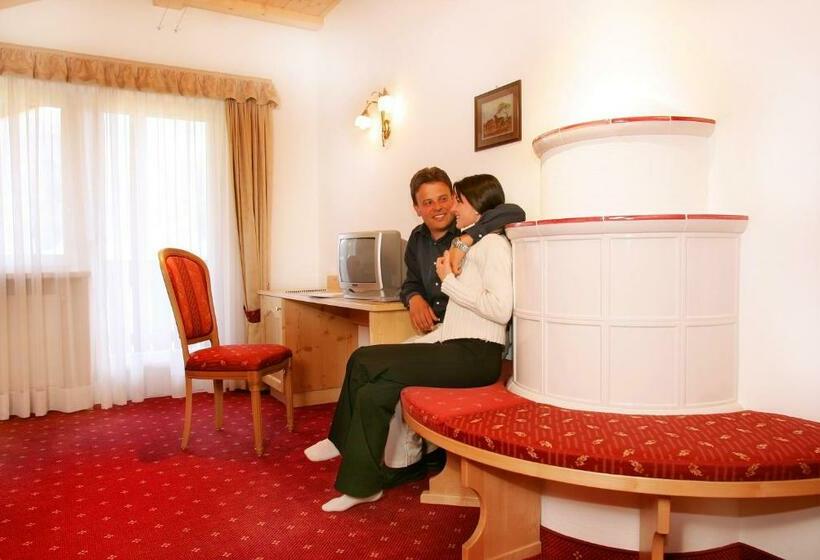 带阳台的三人标准间, Garni La Majon