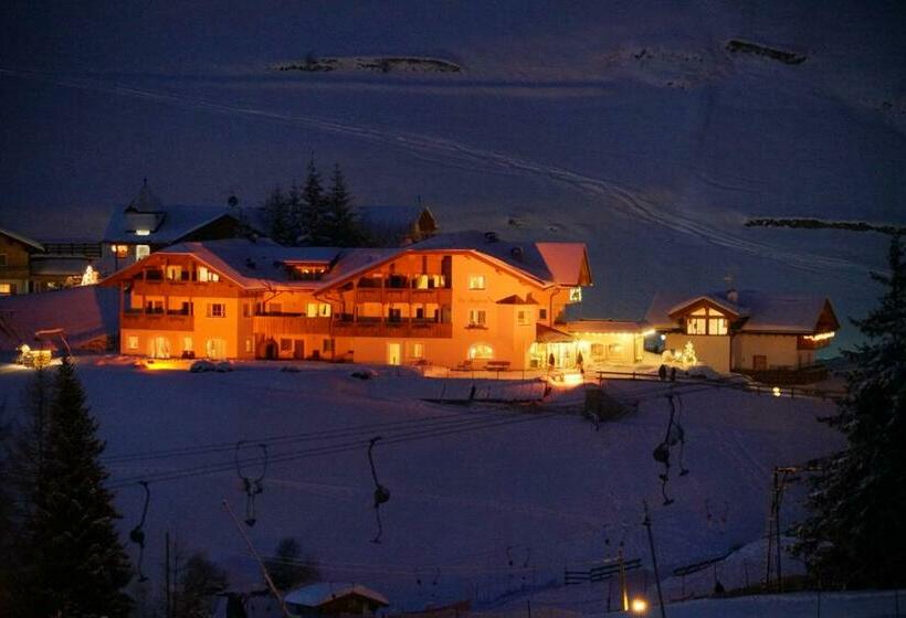 带阳台的三人标准间, Garni La Majon