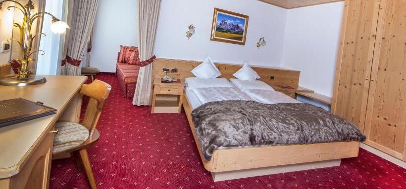 带阳台的三人标准间, Garni La Majon