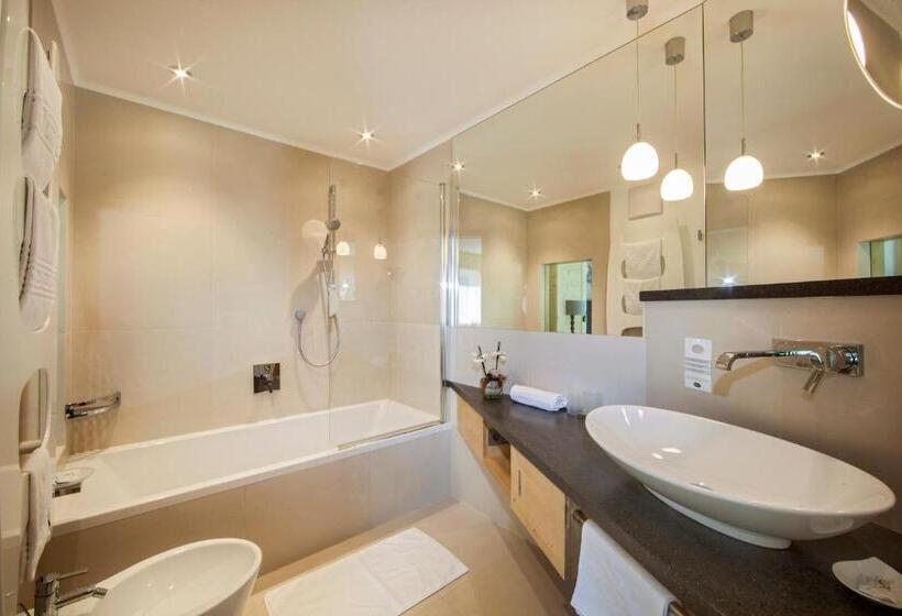 标准三人间, Garni La Majon