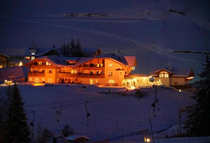 标准三人间, Garni La Majon