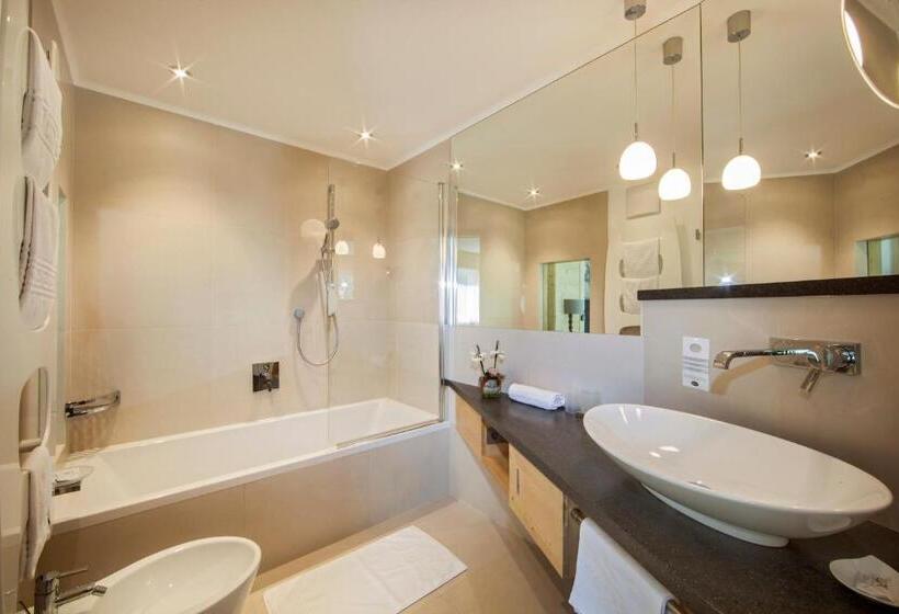 标准三人间, Garni La Majon