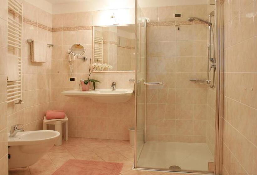 家庭间, Garni La Majon