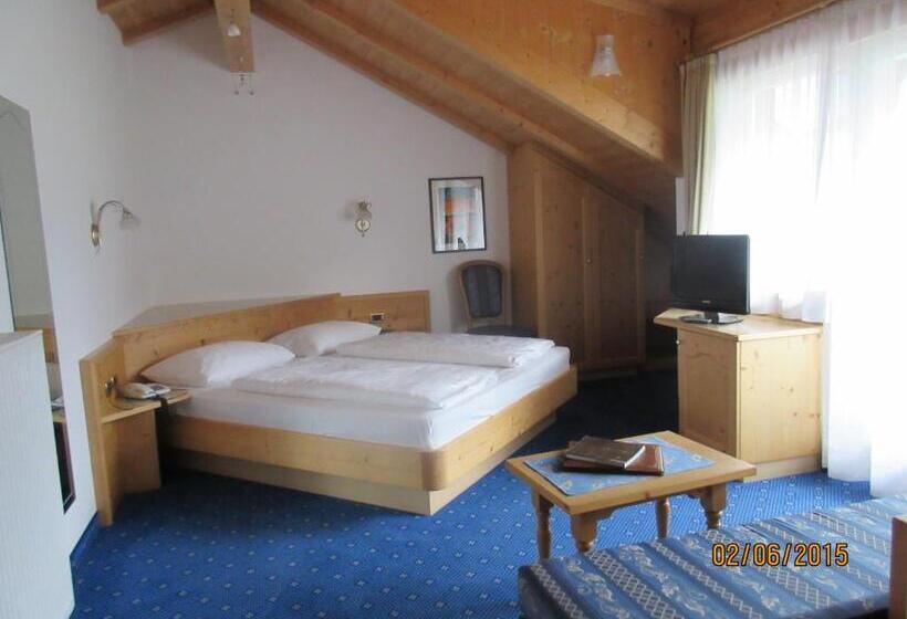 家庭间, Garni La Majon