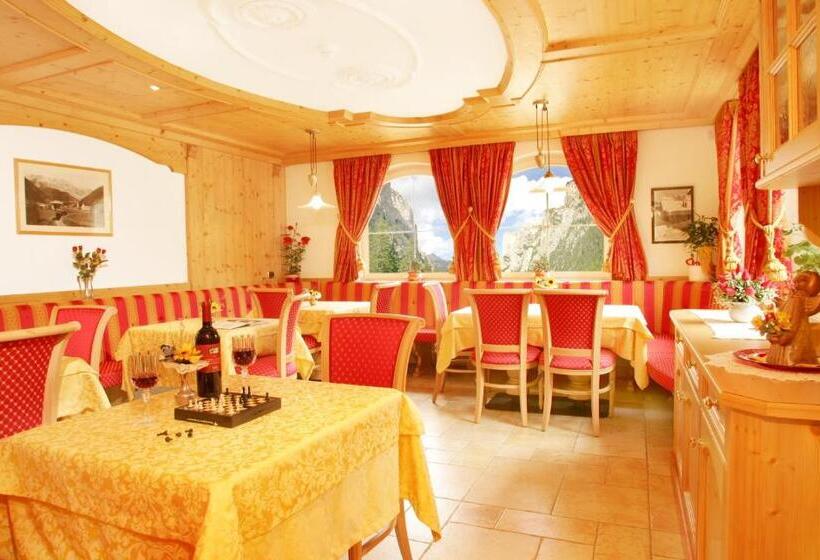 家庭间, Garni La Majon