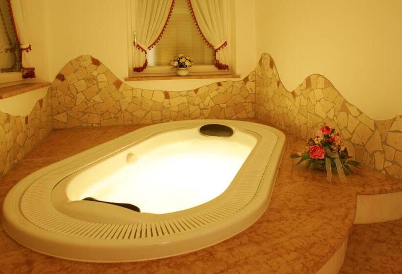 标准三人间, Garni La Majon