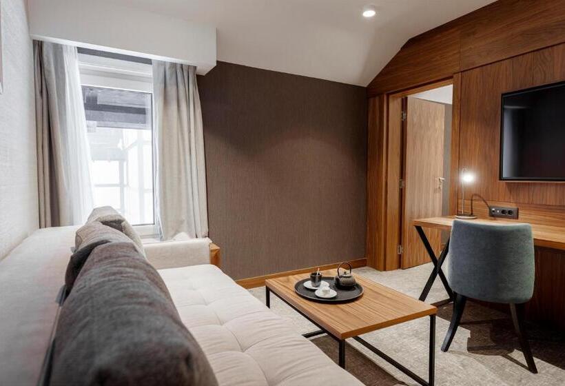 اتاق خانوادگی, Grand Kopaonik