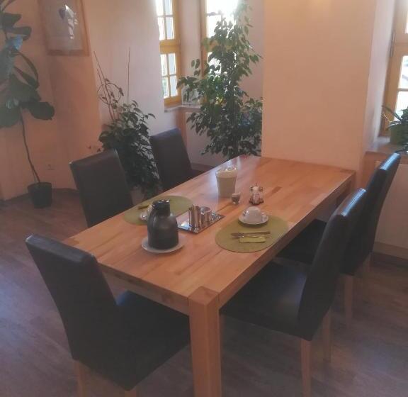 Номер Стандарт Трехместный, Altes Salzamt