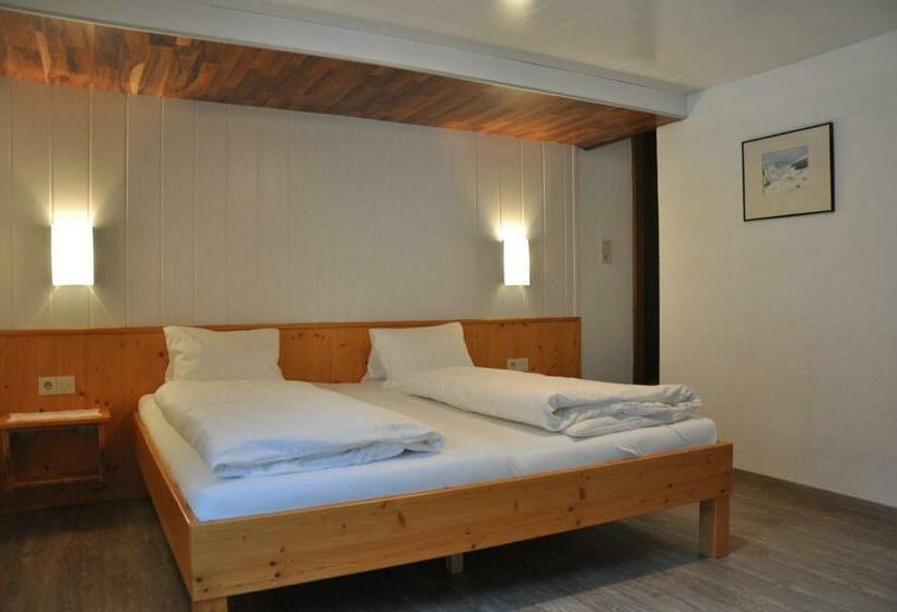 דירת שני חדרים, Berghof