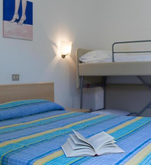 标准三人间, Elvia