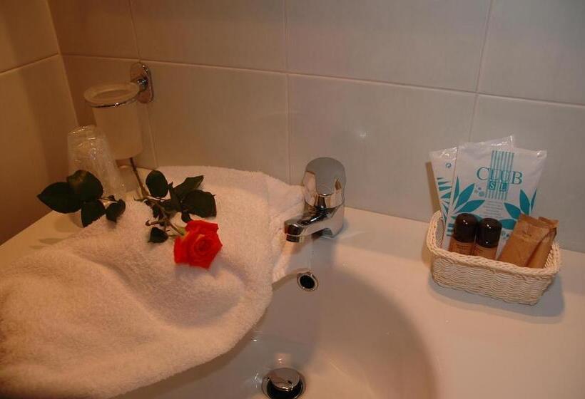 高级家庭房间, Elvia