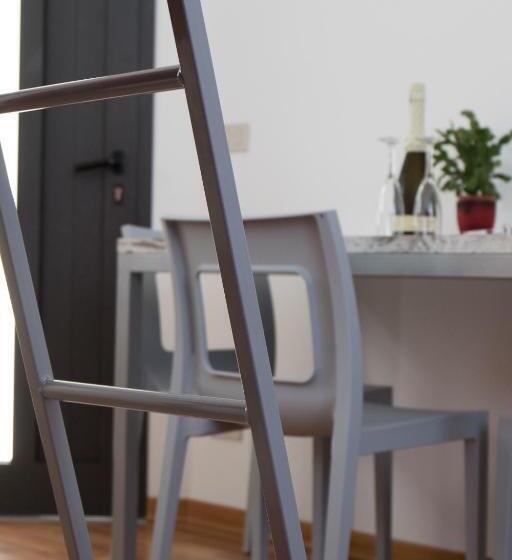 高级家庭房间, Elvia