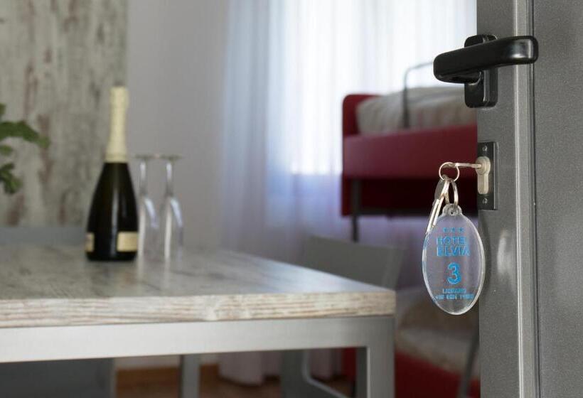 高级家庭房间, Elvia