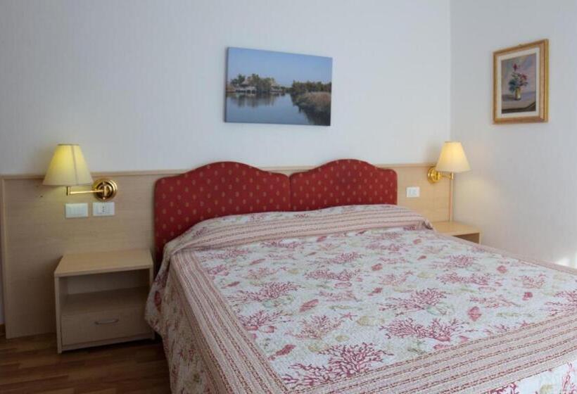 高级家庭房间, Elvia