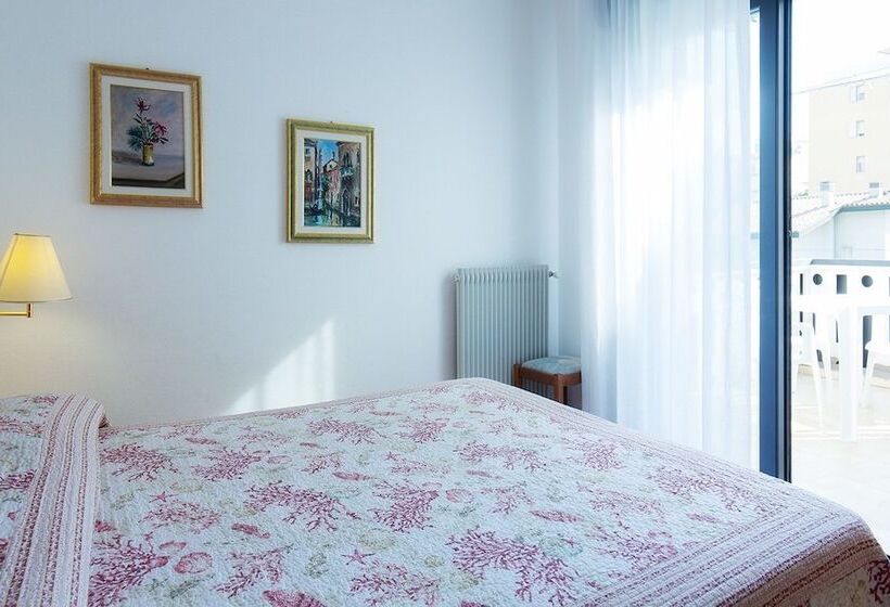 高级家庭房间, Elvia